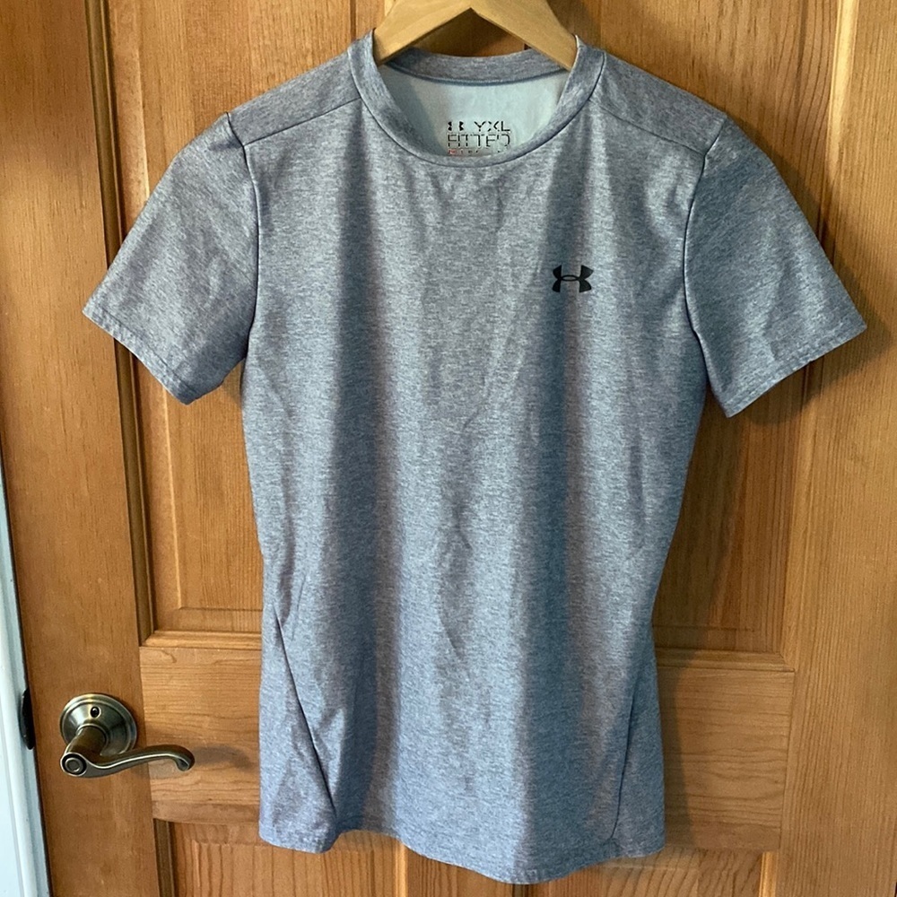 Under Armour Youth Boys Extra Large Fitted Gray Tee Shirt, pre-owned